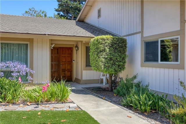 92 Mariposa Dr, San Luis Obispo, CA 93401 - view of exterior entry with roof with shingles