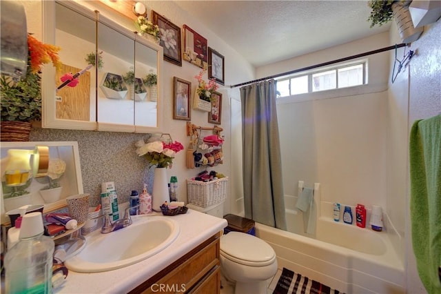 2130 Ocean St, Oceano, CA 93445 - bathroom featuring vanity, shower / bath combo, and a textured ceiling