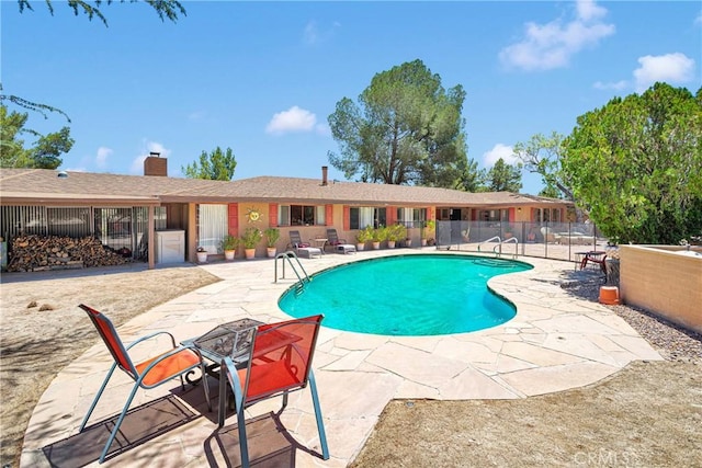 19955 Chickasaw Rd, Apple Valley, CA 92307 - community pool featuring a patio area