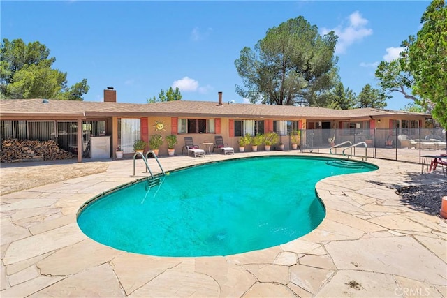 19955 Chickasaw Rd, Apple Valley, CA 92307 - community pool featuring a patio area