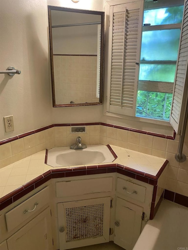 4547 Contour Blvd, San Diego, CA 92115 - bathroom featuring vanity