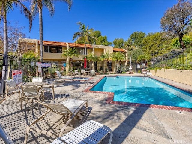 9531 Via Ricardo, Sun Valley, CA 91504 - community pool with a patio
