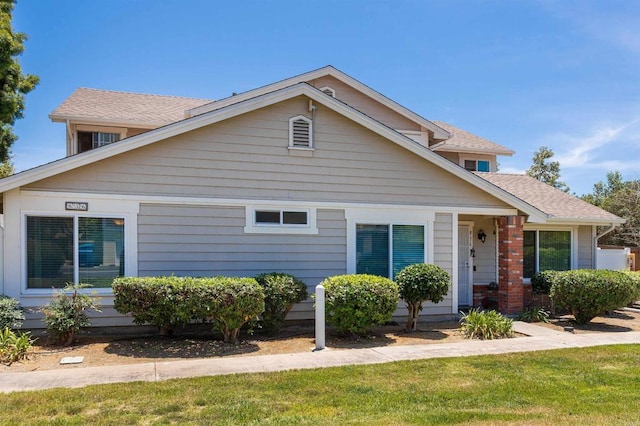 836 Yankee Point Way, Oceanside, CA 92058 - bungalow-style home featuring a front lawn