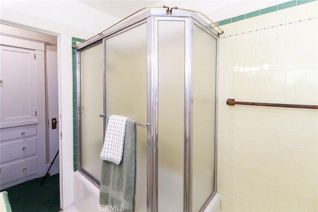 845 N Curtis Ave, Alhambra, CA 91801 - full bathroom featuring shower / bath combination with glass door