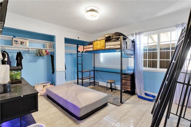 13144 Algonquin Rd, Apple Valley, CA 92308 - bedroom featuring a textured ceiling and baseboards