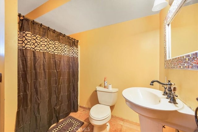 60810 Sunrise Rd, Whitewater, CA 92282 - full bath featuring tile patterned floors and a shower with curtain