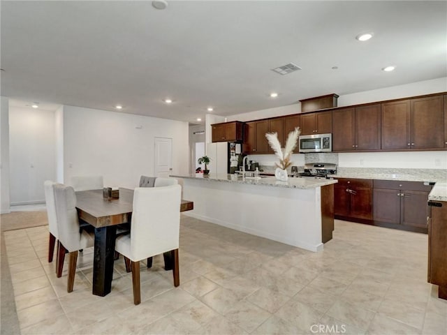 11576 S Crescent St, Desert Hot Springs, CA 92240 - dining room featuring recessed lighting
