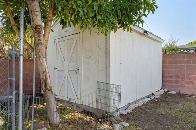 9802 Swallow Ln, Garden Grove, CA 92841 - view of shed