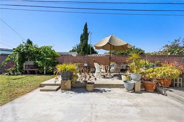 9802 Swallow Ln, Garden Grove, CA 92841 - fenced backyard with a patio