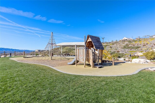 28816 Sedge Ln, Saugus, CA 91350 - communal playground with a mountain view