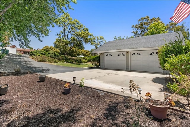 181 Eucalyptus Rd, Nipomo, CA 93444 - garage with concrete driveway