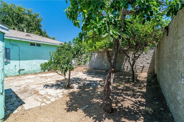 11860 Athens Way, Los Angeles, CA 90061 - view of fenced backyard