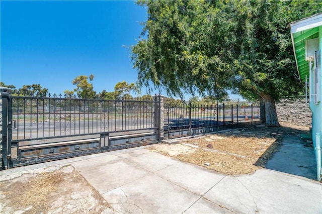 11860 Athens Way, Los Angeles, CA 90061 - view of gate