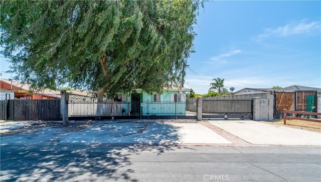 11860 Athens Way, Los Angeles, CA 90061 - view of front of property featuring a fenced front yard and a gate