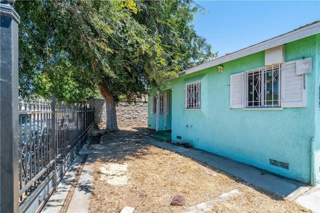 11860 Athens Way, Los Angeles, CA 90061 - view of side of property with stucco siding and crawl space