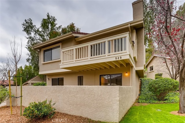 529 El Azul Cir, Oak Park, CA 91377 - back of house featuring a balcony and stucco siding