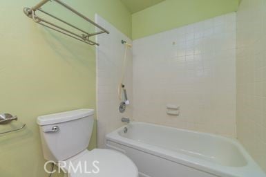 14 Featherwood, Irvine, CA 92612 - full bath featuring toilet and shower / bath combination