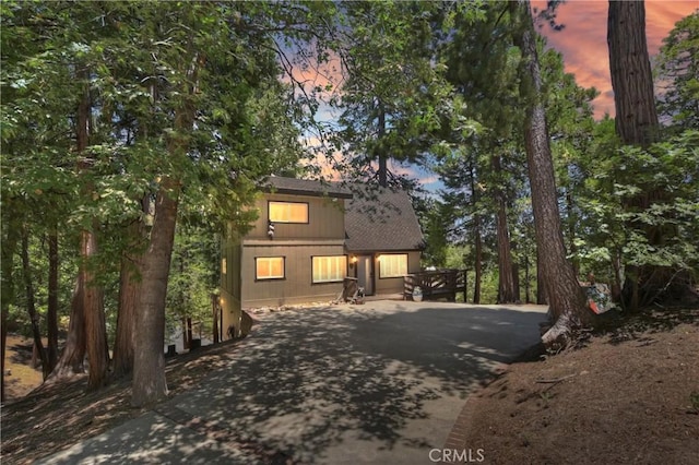 544 Old Toll Rd, Lake Arrowhead, CA 92352 - chalet / cabin featuring concrete driveway and a shingled roof
