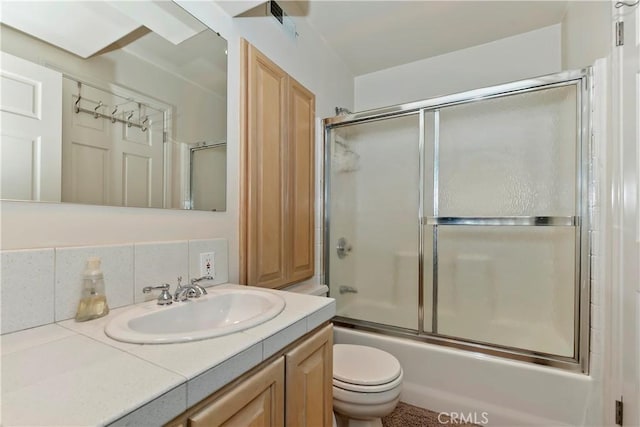 544 Old Toll Rd, Lake Arrowhead, CA 92352 - full bathroom featuring vanity, bath / shower combo with glass door, and backsplash