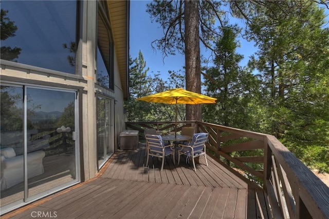 544 Old Toll Rd, Lake Arrowhead, CA 92352 - deck with outdoor dining space