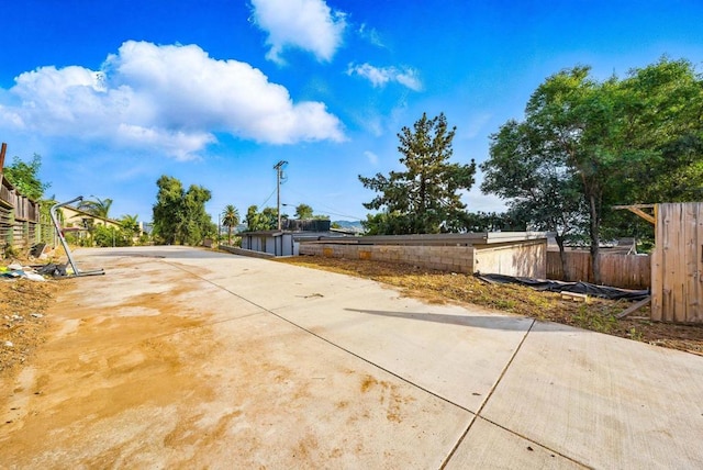 12049 Coping Pl, Lakeside, CA 92040 - view of concrete driveway