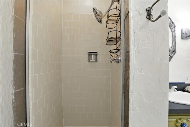 1215 S Patton Ave, San Pedro, CA 90731 - bathroom featuring a tile shower