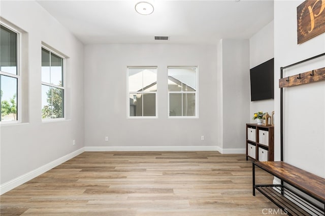 2070 Solig Ave, Kingsburg, CA 93631 - unfurnished room with light wood-style flooring and baseboards