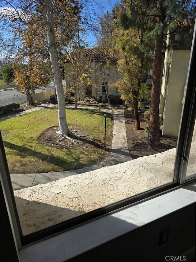 3306 Darby St Unit 404, Simi Valley, CA 93063 - view of green lawn