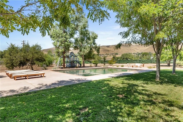 35356 Sierra Vista Dr, Agua Dulce, CA 91390 - view of community featuring a lawn, a swimming pool, and a mountain view