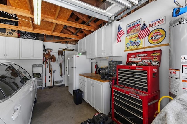 2531 Wildcat Ln, Riverside, CA 92503 - garage with a workshop area and freestanding refrigerator