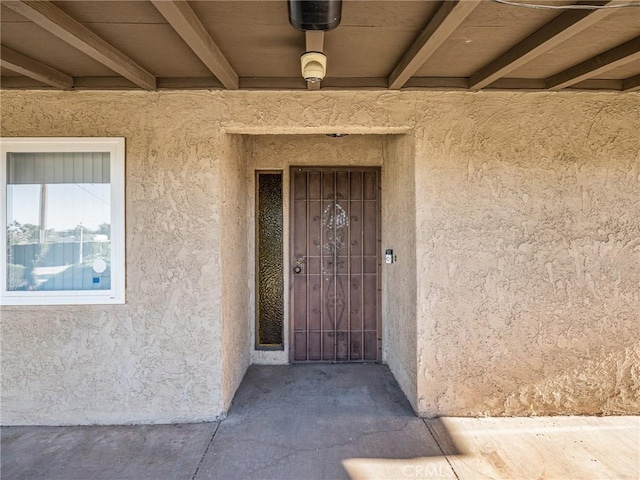 17911 Juniper St, Hesperia, CA 92345 - entrance to property featuring stucco siding