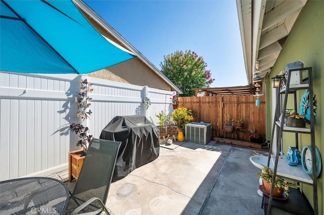 18912 Circle Of The Oaks, Newhall, CA 91321 - fenced backyard featuring a patio and grilling area