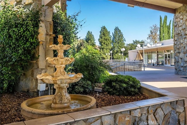 18912 Circle Of The Oaks, Newhall, CA 91321 - view of yard with a patio