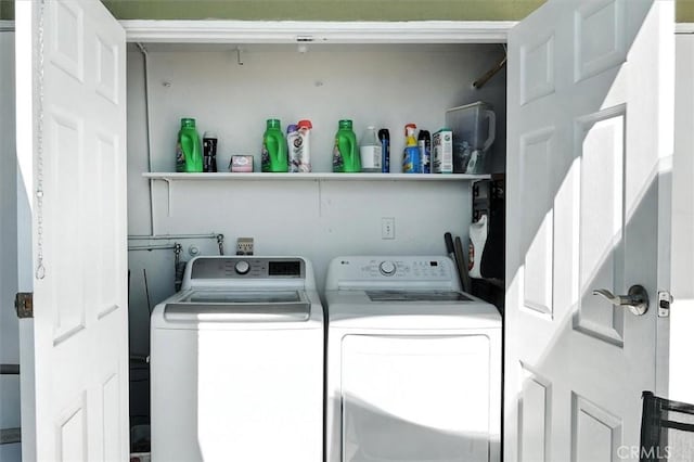 18912 Circle Of The Oaks, Newhall, CA 91321 - laundry room featuring independent washer and dryer