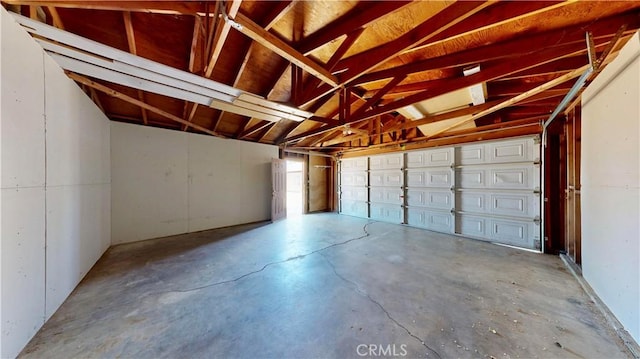 21845 Fox Ave, Apple Valley, CA 92307 - view of garage