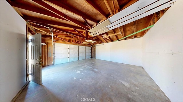 21845 Fox Ave, Apple Valley, CA 92307 - view of garage