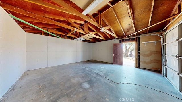 21845 Fox Ave, Apple Valley, CA 92307 - view of garage
