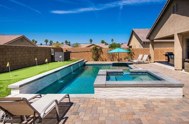 84319 Cigno Ct, Indio, CA 92203 - view of swimming pool with a putting green, a patio area, a fenced backyard, a pool with connected hot tub, and grilling area