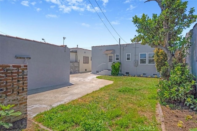 2049 W 71st St, Los Angeles, CA 90047 - view of green lawn with a patio