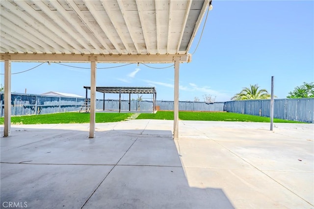 11818 Forest Park Ln, Victorville, CA 92392 - fenced backyard with a patio area