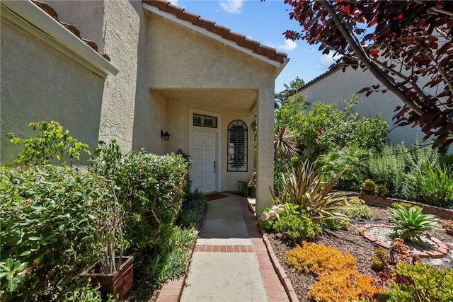 808 Links View Dr, Simi Valley, CA 93065 - doorway to property featuring stucco siding