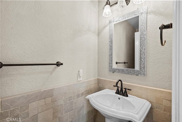 808 Links View Dr, Simi Valley, CA 93065 - bathroom with tile walls and wainscoting