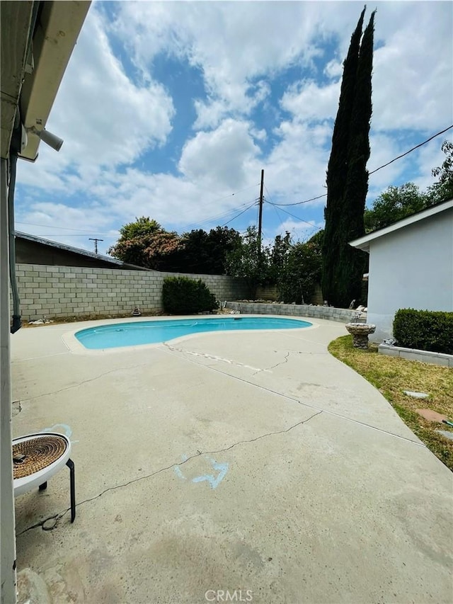 7957 Sausalito Ave, West Hills, CA 91304 - view of swimming pool with a patio and a fenced backyard