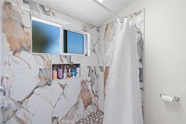 1269 Country Hill Rd, Santa Maria, CA 93455 - bathroom featuring curtained shower