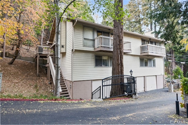103 Rockledge Ln, Lake Arrowhead, CA 92352 - view of building exterior featuring stairs