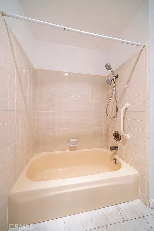 2209 W 25th St Unit 7, San Pedro, CA 90732 - full bathroom featuring bathtub / shower combination