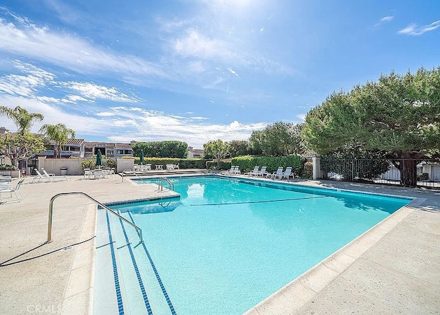 2209 W 25th St Unit 7, San Pedro, CA 90732 - community pool with a patio area