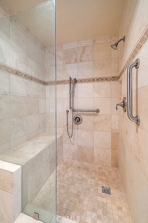2209 W 25th St Unit 7, San Pedro, CA 90732 - full bath featuring a tile shower