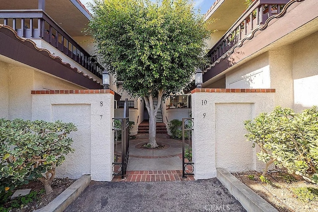 2209 W 25th St Unit 7, San Pedro, CA 90732 - gate with stairs