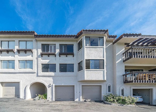 2209 W 25th St Unit 7, San Pedro, CA 90732 - view of apartment building / complex with a garage